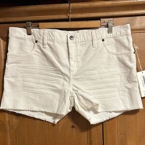 NWT Carve Designs White Dogtown Shorts 4" Shorts, size 14 , white (cloud)